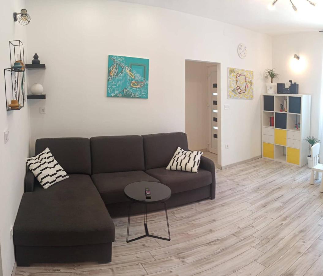 Appartement Novoureden Komforni Stan Od 90 M2 S Dvoristem à Šibenik Extérieur photo