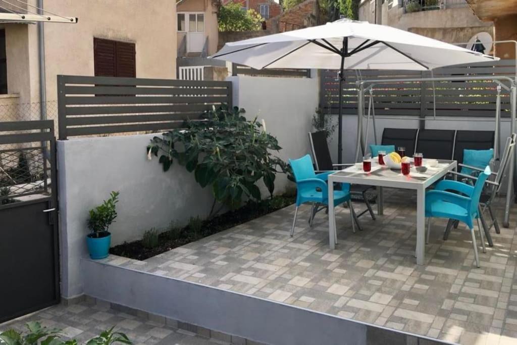Appartement Novoureden Komforni Stan Od 90 M2 S Dvoristem à Šibenik Chambre photo