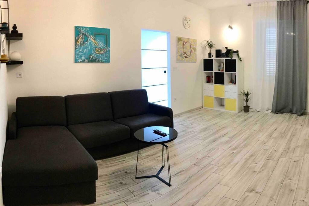 Appartement Novoureden Komforni Stan Od 90 M2 S Dvoristem à Šibenik Chambre photo